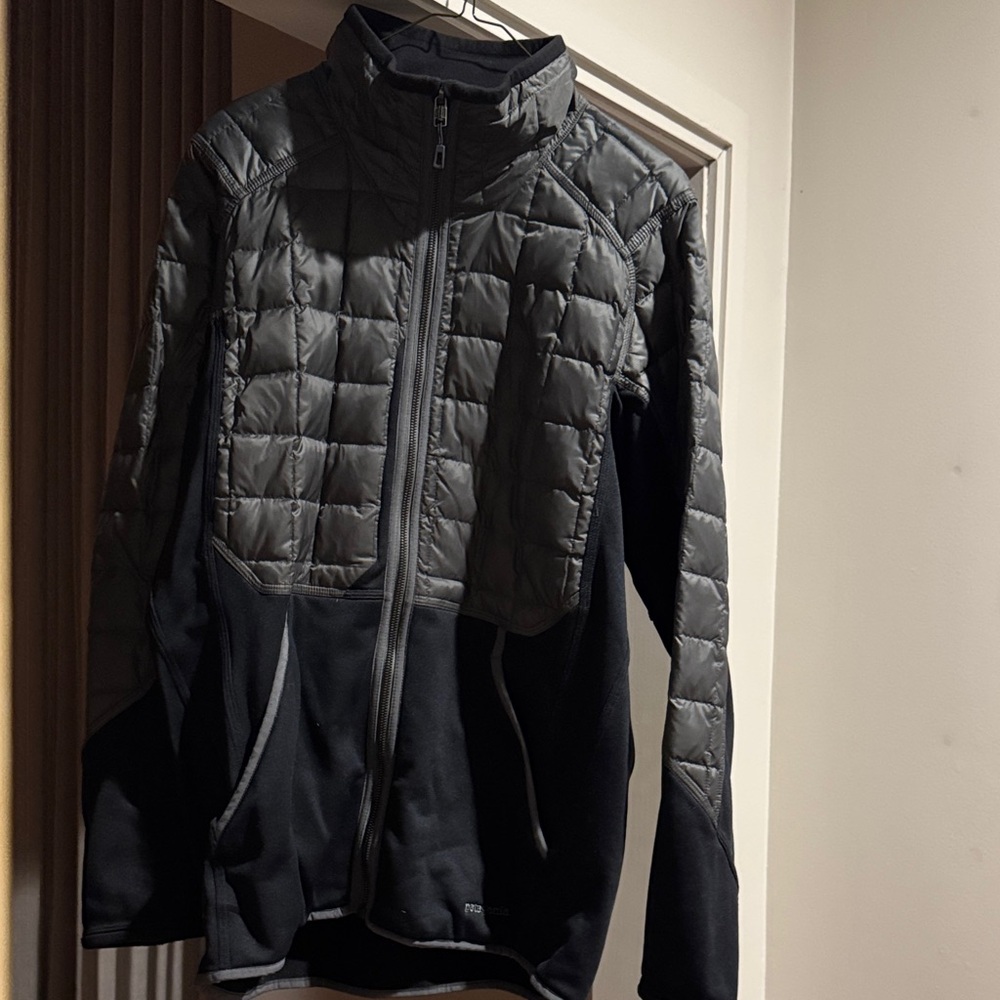 Patagonia Men's Quilted Hybrid Jacket - Gray and Black